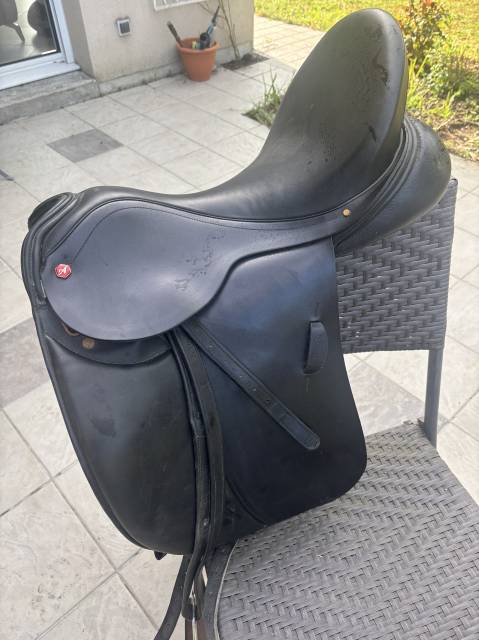 selle dressage albion slk 2020 17.5 tr&egrave;s peu servie
