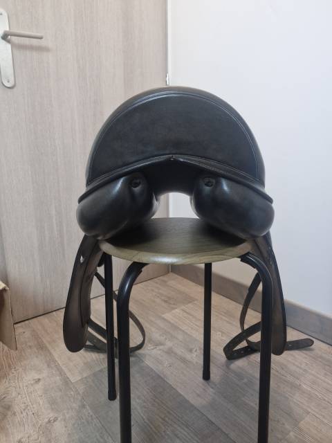 Selle de dressage  Equipe mod&egrave;le Emporio 17 pouces