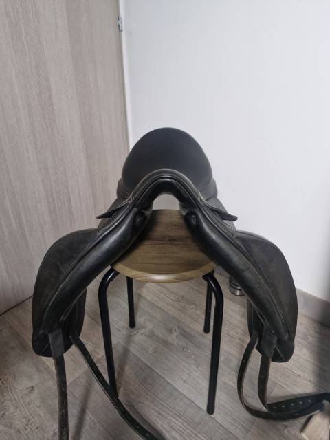 Selle de dressage  Equipe mod&egrave;le Emporio 17 pouces