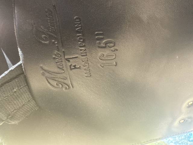 Dressage platinium Time rider 16,5 pouces noir