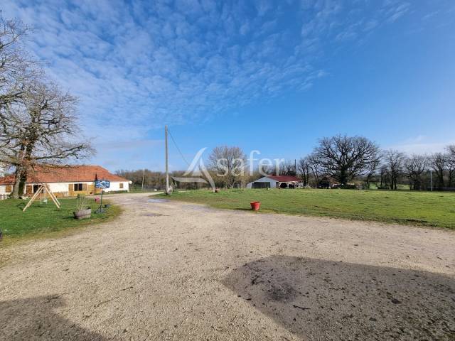 Vente foncier avec bâti ou cession de parts sociales d'exploita