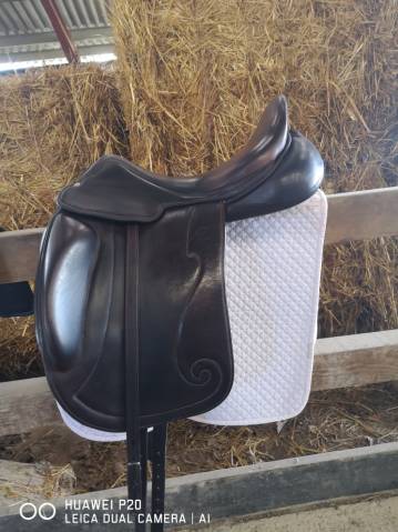 1600&euro; Selle dressage 17,5 marque SCB localite 64/40