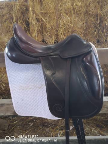 1600&euro; Selle dressage 17,5 marque SCB localite 64/40