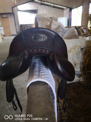 1600&euro; Selle dressage 17,5 marque SCB localite 64/40