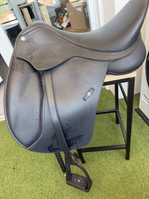 Selle de dressage 