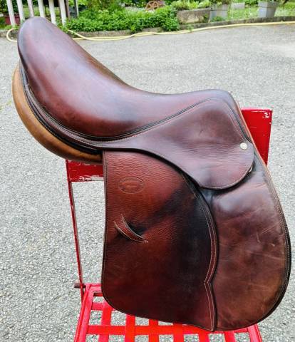 Vends selle devaucoux 17 pouces havane