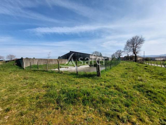 Propriété d'environ 47h40 avec sa stabulation