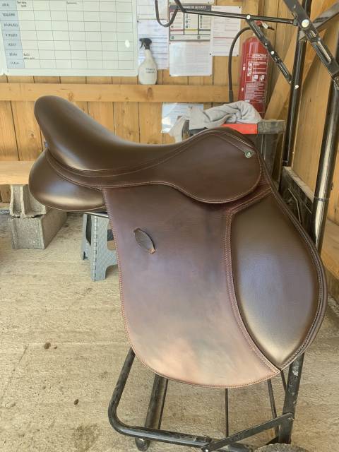 Selle mixte Arena 17 pouces