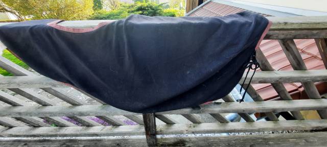 Couvre‑rein cheval Equith&egrave;me 140 cm &ndash; tr&egrave;s bon &eacute;tat