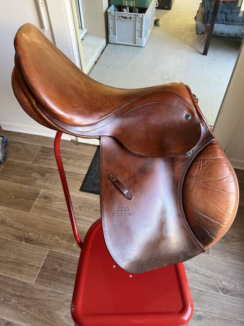 Selle en cuir St&uuml;bben