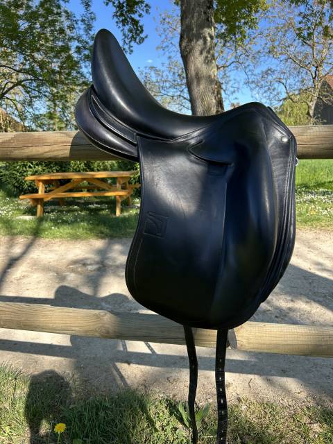 Selle dressage childeric dpl 17.5 pouces 
