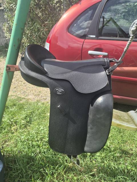 Selle de dressage en cuir guy cantin neuve 