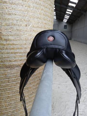 Selle de dressage Kent & Masters 17 pouces