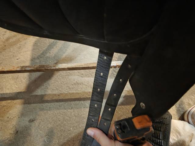 Selle de dressage Altair (antares)  Noir  Taille 17,5, quartiers 3N