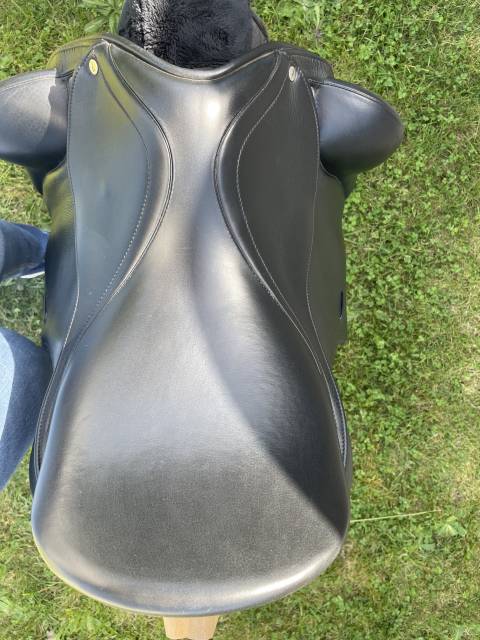 Selle dressage New Era - Time Rider   Taille 17,5 