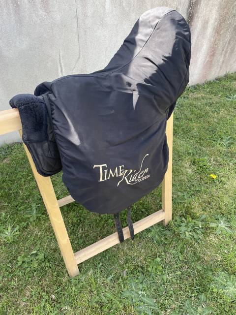 Selle dressage New Era - Time Rider   Taille 17,5 