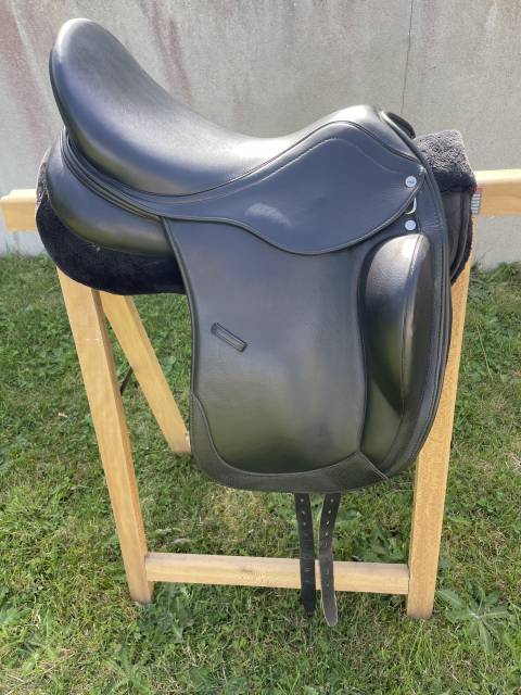 Selle dressage New Era - Time Rider   Taille 17,5 