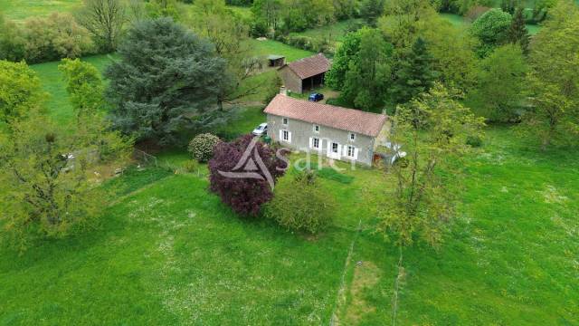 Propriété équestre sur environ 5 ha.