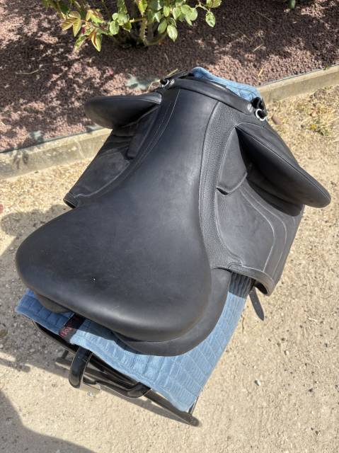&Agrave; vendre Selle de dressage Devoucoux Harmonie