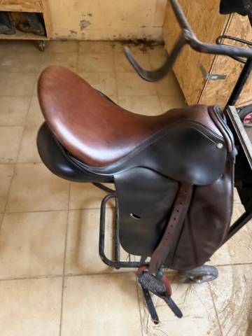 Selle de dressage de marque DAALEMAN 18 pouces