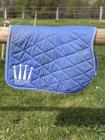 Tapis Spooks bleu ciel taille cheval coupe mixte 