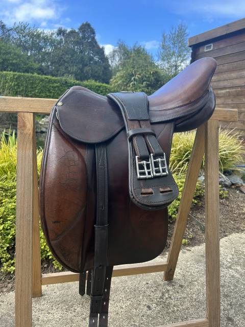Selle de dressage forestier marron 17.5