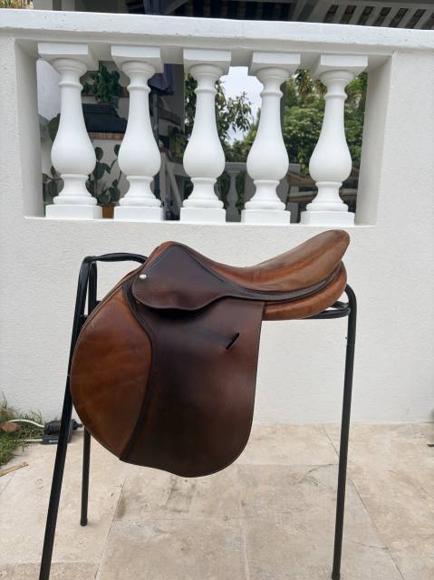 VENTE - SELLE BUTET SAUMUR SEMI-CREUSE 