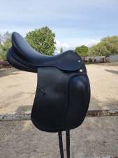 Selle De Dressage Prestige DK2 - Taille 18 Pouces - Cuir Noir - Fabriquée En Italie