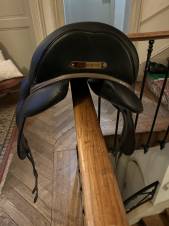 Selle dressage Forestier Ilium 17.5 d'occasion : Equipements | Equitation - 27/01/2022