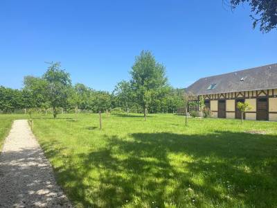 PROPRI&Eacute;T&Eacute; &Eacute;QUESTRE:MAISON+G&Icirc;TE 18 000&euro;/AN+1,7HA+PISCINE