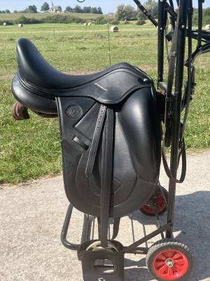 Selle dressage Antares mod&egrave;le Signature quartiers 3N