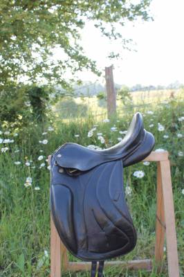 Selle de dressage
