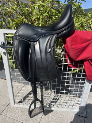 Selle de dressage &Eacute;quipe Viktoria 17,5