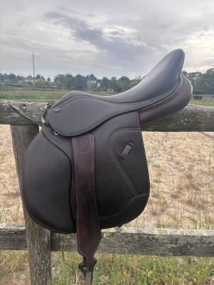 Selle Ikonic Hybride Mixte si&egrave;ge 17pouces