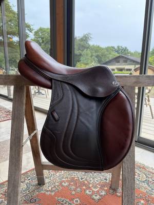 Selle CWD close contact SE03 17 pouces quartiers 2L