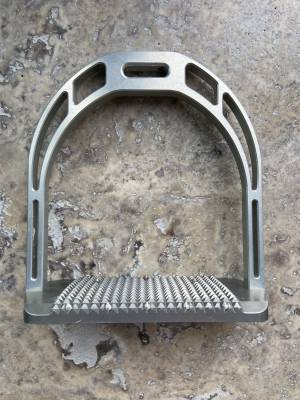 &Eacute;triers MOS &Eacute;quitation aluminium gris