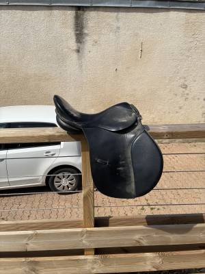 Selle 17 pouces cuir noir 
