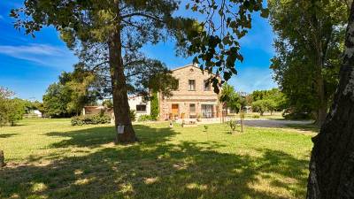 Propri&eacute;t&eacute; de charme avec &eacute;curie priv&eacute;e sur 2,2 hectares