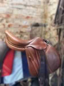 Selle Butet Obstacle 17,5&rdquo; semi-creuse