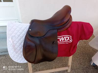 A vendre selle CWD SE02 17,5 pouces ann&eacute;e 2011