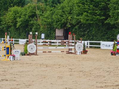 OBSTACLE OXER
