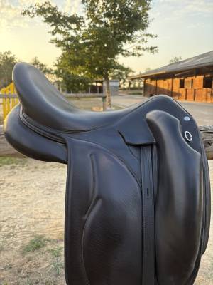Selle de dressage Devoucoux