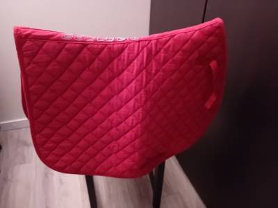 Tapis de selle rouge
