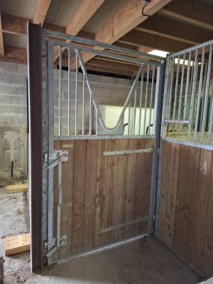 fa&ccedil;ades et portes La G&eacute;e box chevaux