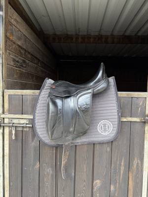 Selle de dressage SB