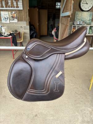 Selle ikonic jumping light &eacute;volution 16,5pouces 