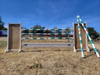 Vends obstacles CSO complets, 10 barres, palanques...
