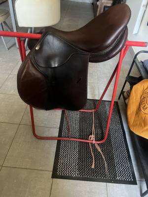 ? &Agrave; VENDRE &ndash; Selle BUTET 2023 &ndash; 17 pouces &ndash; Si&egrave;ge plat
