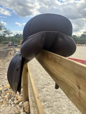 Selle Ikonic light 16,5 pouces