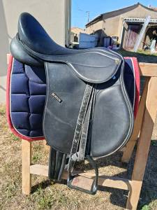 Selle Norton synth&eacute;tique noir 18 pouces